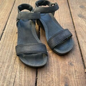 Teva Women's Sandal Size 7 LIKE NEW